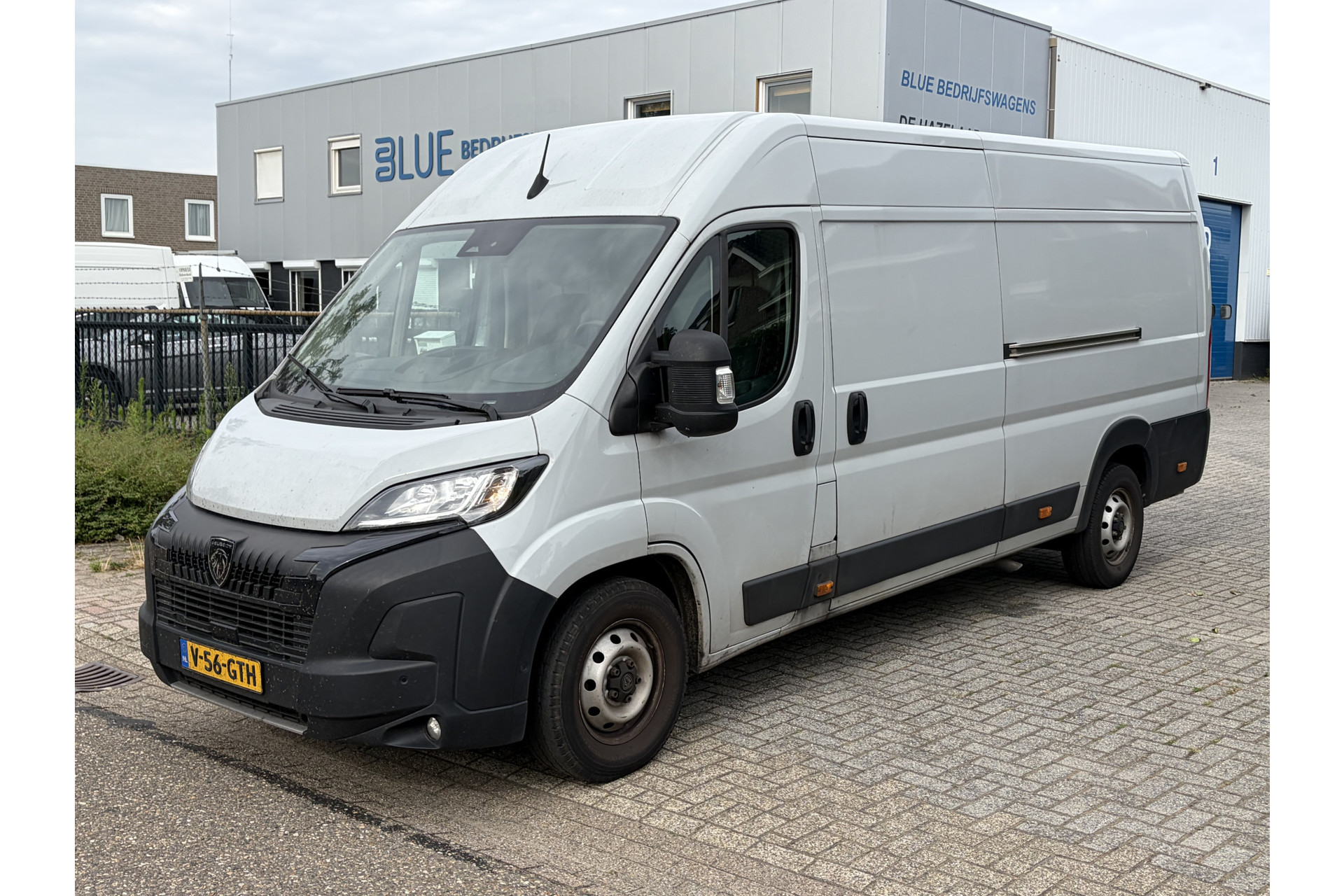 Peugeot Boxer 2.2 BlueHDi 180PK Euro6 L4H2 3.5t Zwaar ✓ 3-zits ✓ Trekhaak 3.000 KG ✓ dubbele schuifdeur
